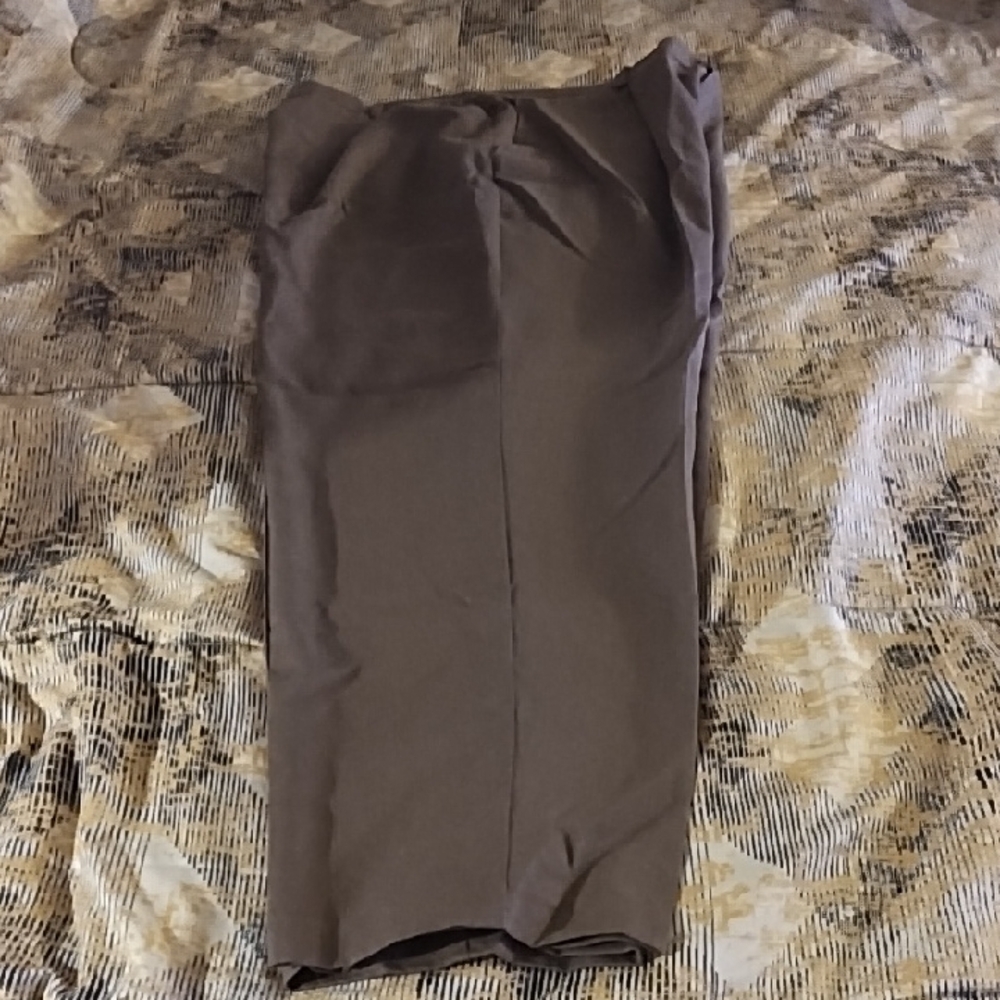 Briggs New York Taupe Pencil Skirt